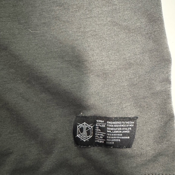 Nike Gray and Black Short Sleeve Tee - Picture 5 of 10